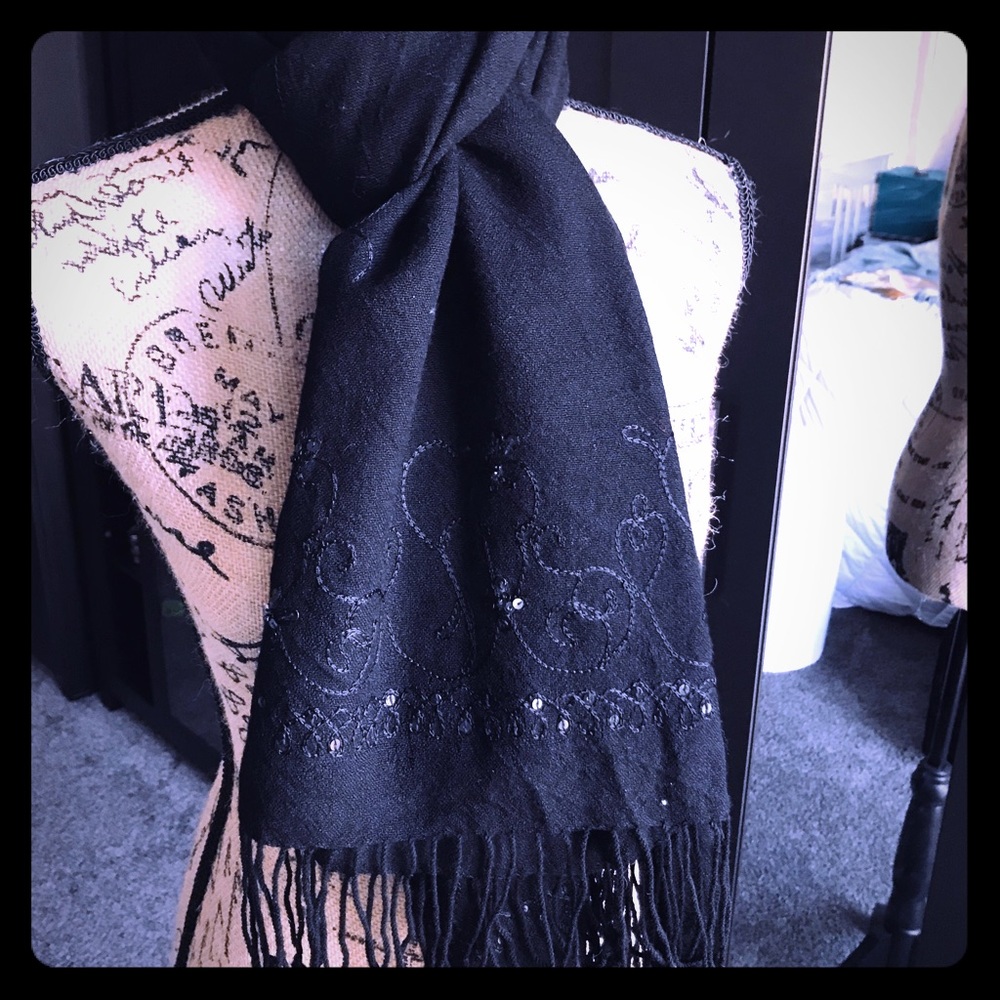 🍭 5/$20 Black Sequence & Stitch Design Scarf